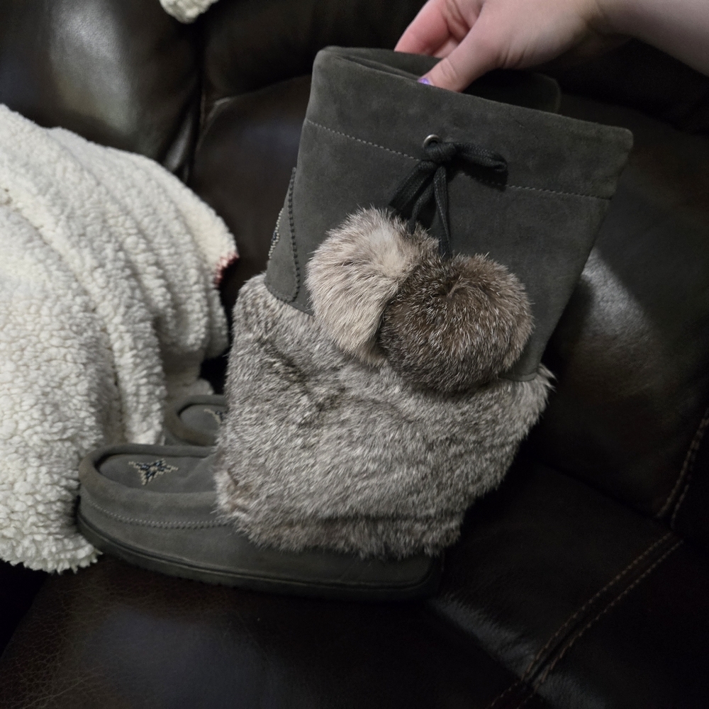 Grey Manitobah Mukluks Size 6 - Picture 3 of 9